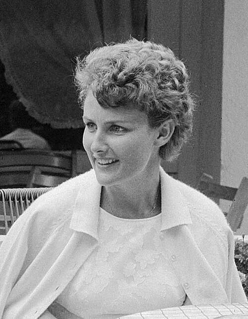 Lesley Turner Bowrey Quiz